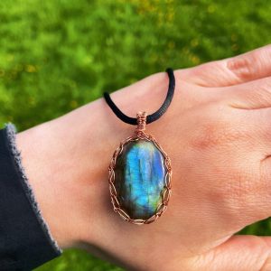 Labradorite stone with rose gold colour copper wire