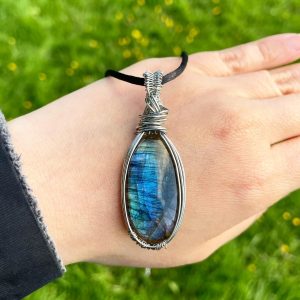 Labradorite stone with silver colour copper wire